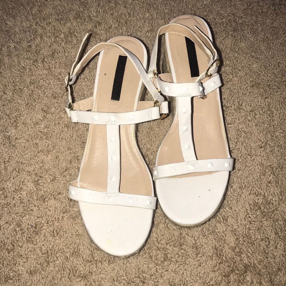 ⭐️WHITE STUDDED PLATFORM SANDAL⭐️